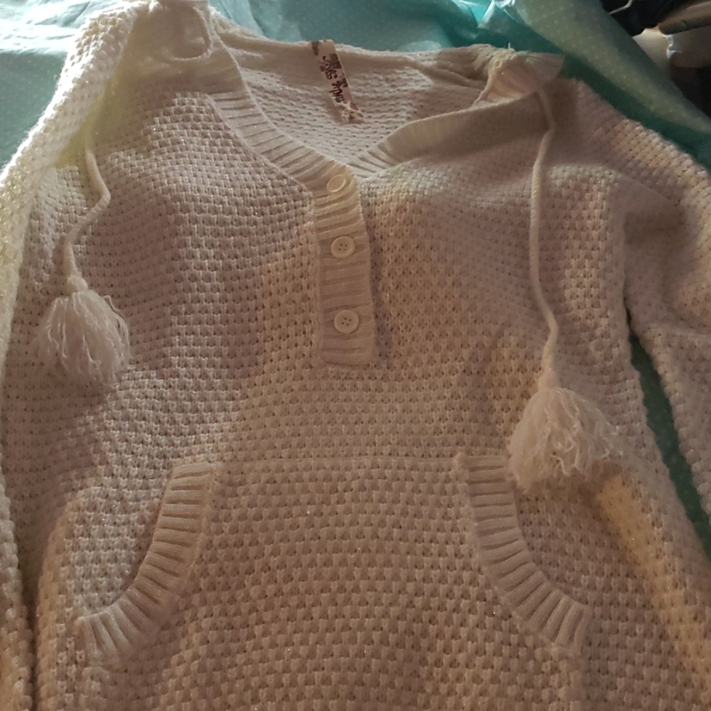 Creme hooded sweater